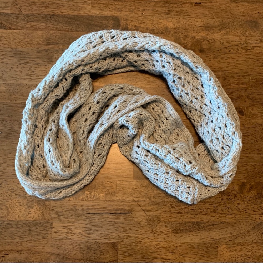 Chunky Gap Cable-Knit Scarf